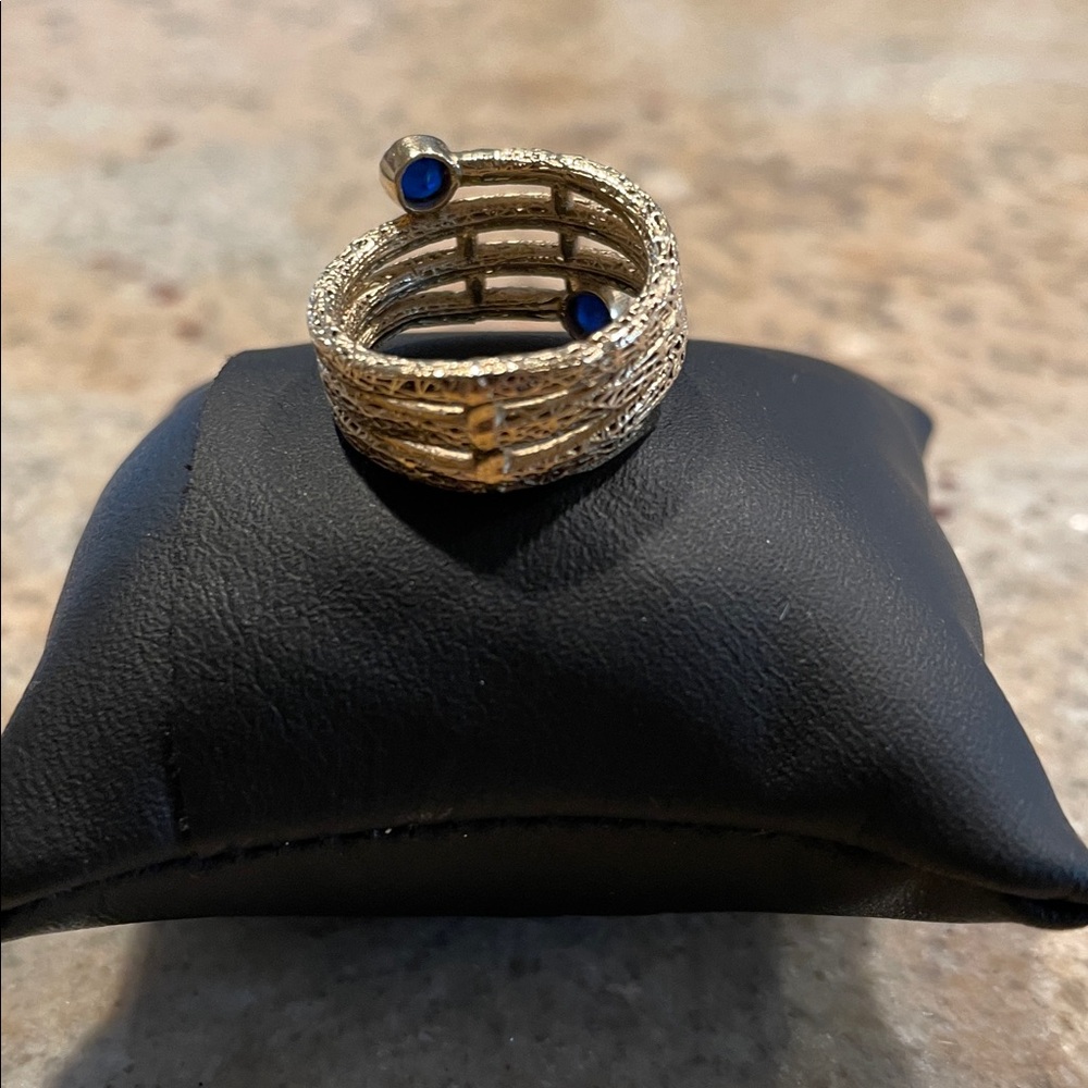 14K yellow gold with Blue sapphire stones Women's Jewelry - Picture 2 of 3
